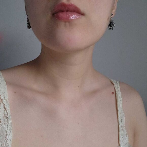 Vintage Victorian gothic style black onyx and intricate silver earrings - Picture 4 of 7